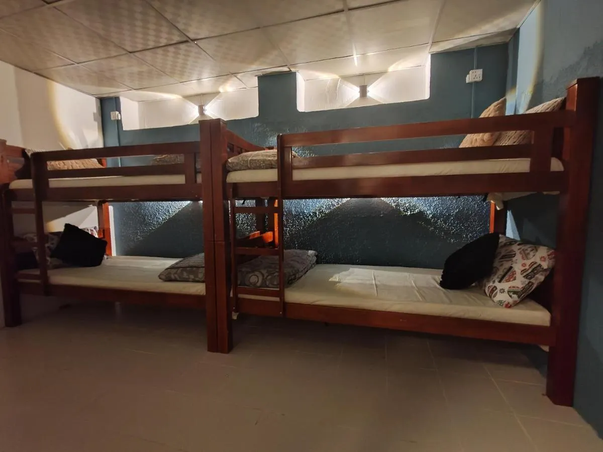 Qamar Home Rental Deira Dubai 0*,